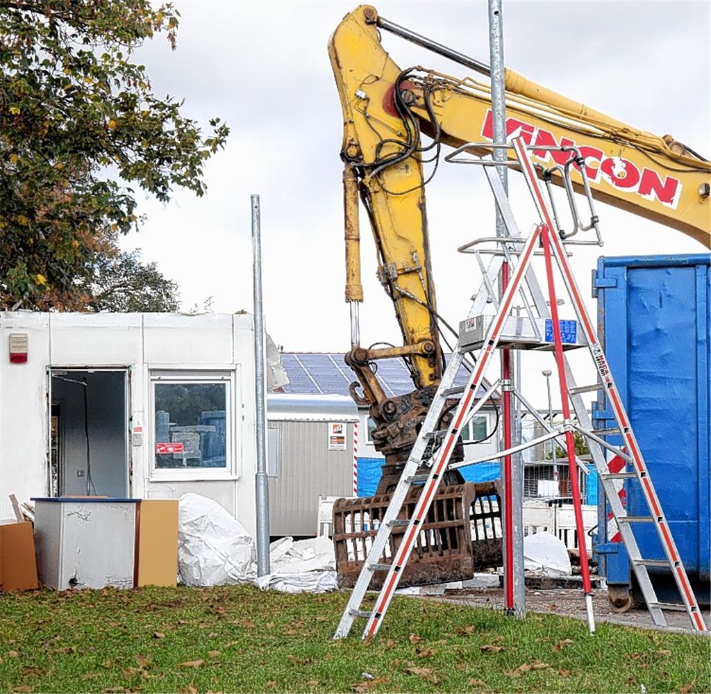 Jet bricht seine Tankstelle ab
