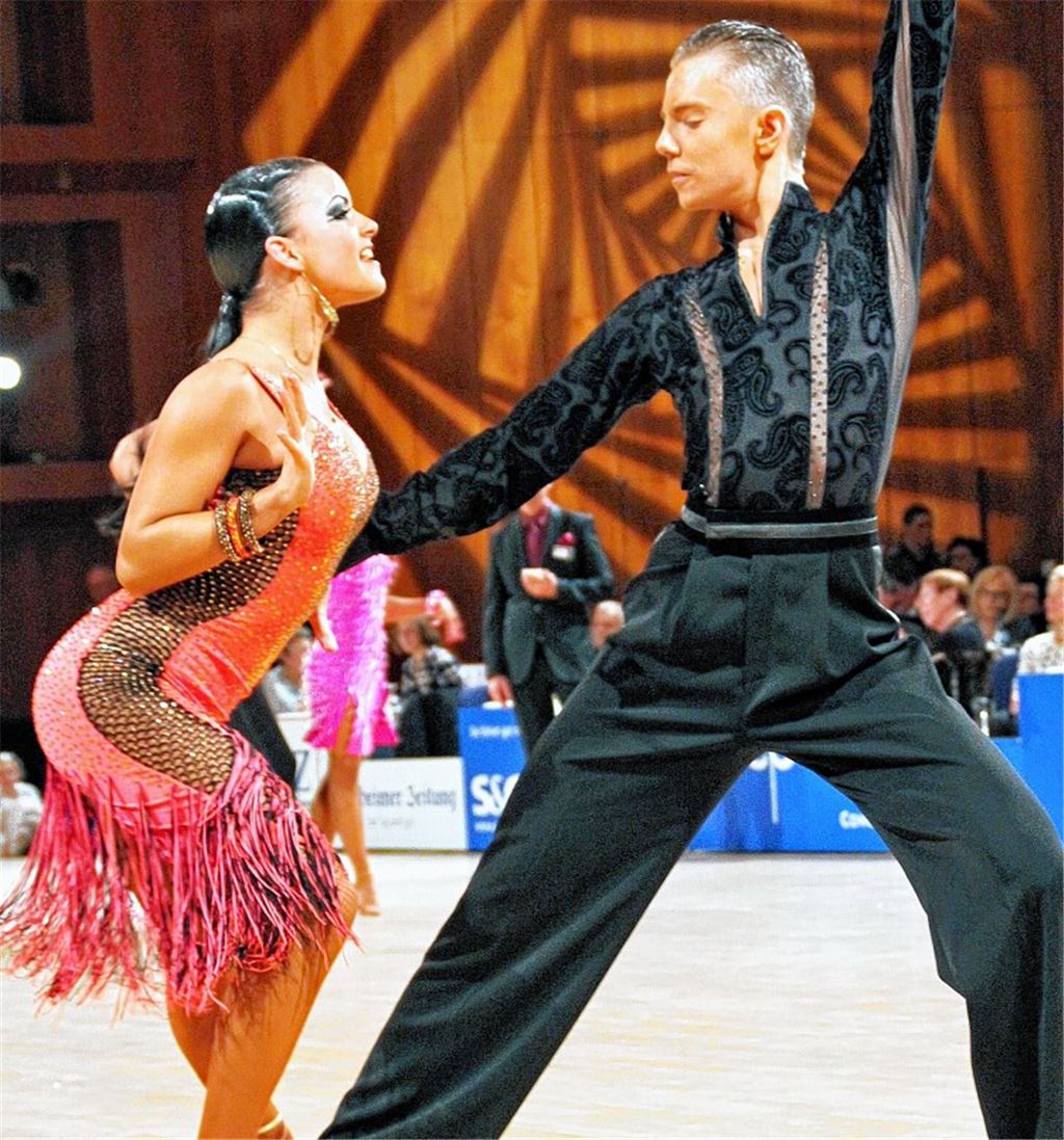 Seit etwa acht Jahren tanzen Nikita Schneider und Jaqueline Joos, seit viereinhalb Jahren gemeinsam für den Schwarz-Weiß-Club Pforzheim. Foto: Roth