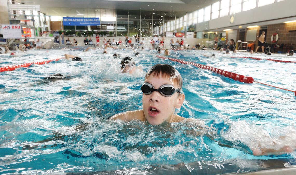 Seit mehr als 20 Jahren veranstaltet die DLRG-Ortsgruppe Mühlacker das 24-Stunden-Schwimmen. In diesem Jahr rechnen die Organisationen mit mehr als 350 Teilnehmern.
