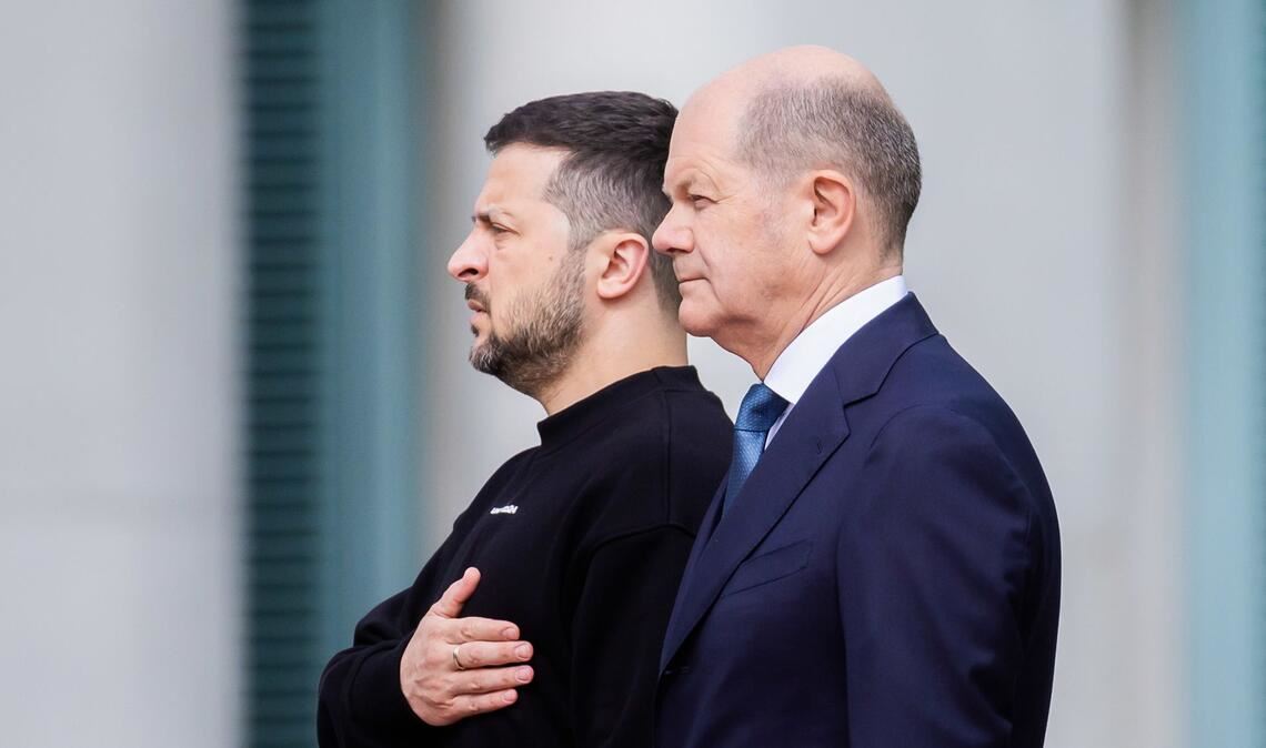 Seite an Seite: Der ukrainische Präsident Wolodymyr Selenskyj (l.) und Bundeskanzler Olaf Scholz.