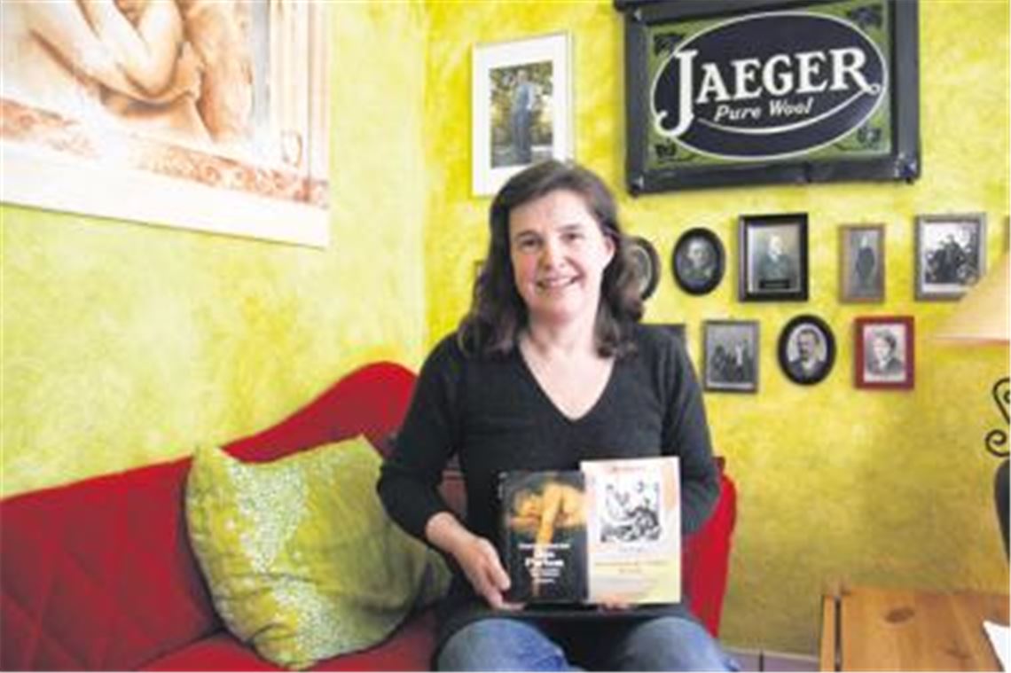 Selma Gienger hat Bezüge zwischen Patrick Süskinds Bestseller Das Parfüm und den wissenschaftlichen Arbeiten ihres Ur-Ur-Großvaters Dr. Gustav Jaeger entdeckt und in ihrem Buch Das Vermächtnis des 7.Parfüms beschrieben. Für diesen Entschluss geht sie einen steinigen Weg. Foto: Goertz