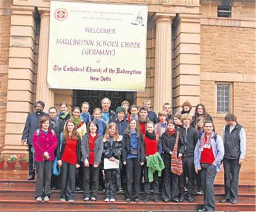 Seminaristen aus Maulbronn geben auf ihrer Indienreise in Neu Delhi ein Konzert. 
Foto: privat