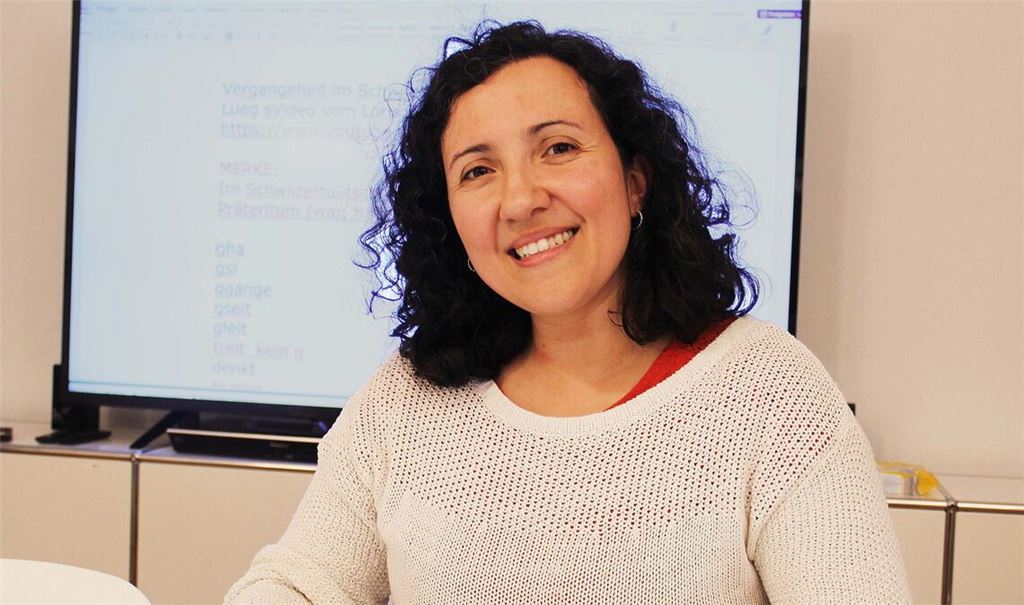 Serap Antinas unterrichtet Schweizerdeutsch –  und öffnet damit vielen Deutschen das Tor ins benachbarte Nicht-EU-Land, dessen Seele und Kultur.