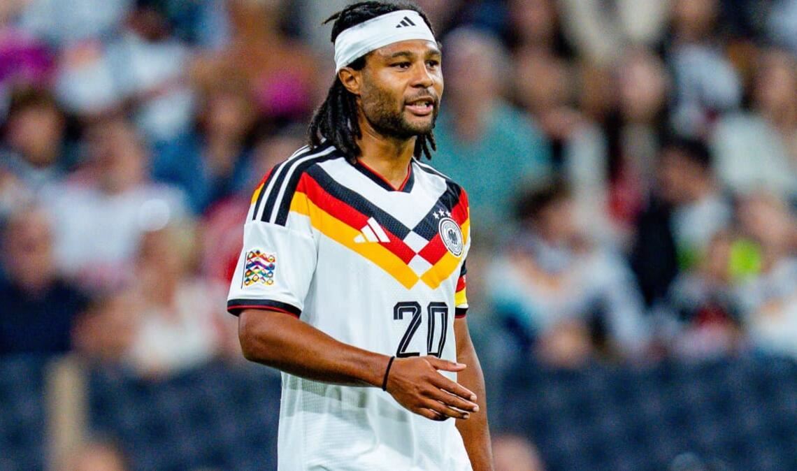 Serge Gnabry (Note 3): Führte die Nationalelf erstmals als Kapitän auf das Feld – in seinem 62. Länderspiel. Serge Gnabry blieb zunächst unauffällig, bis zu seinem ersten Antritt mit Abschluss (18.). Nach einer Grätsche wurde er von Bundestrainer Jürgen Klopp gefeiert. Kurz darauf vergab er eine Riesenchance (30.). War weiter an guten Angriffen beteiligt, auch vor der Führung durch Tom Bischof hatte der Münchner seine Füße im Spiel. Wurde zur Pause ausgewechselt, um die Belastung zu steuern.