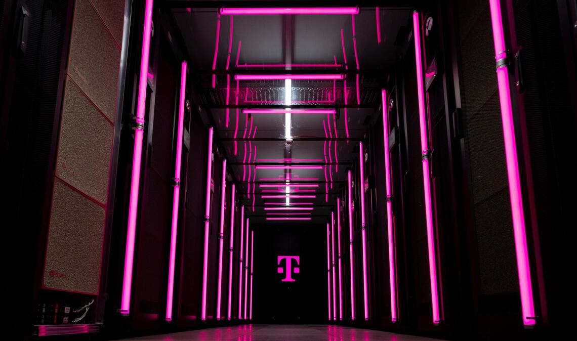 Serverschränke  in der KI-Fabrik „Industrial AI Cloud“ von  Telekom und Nvidia in München