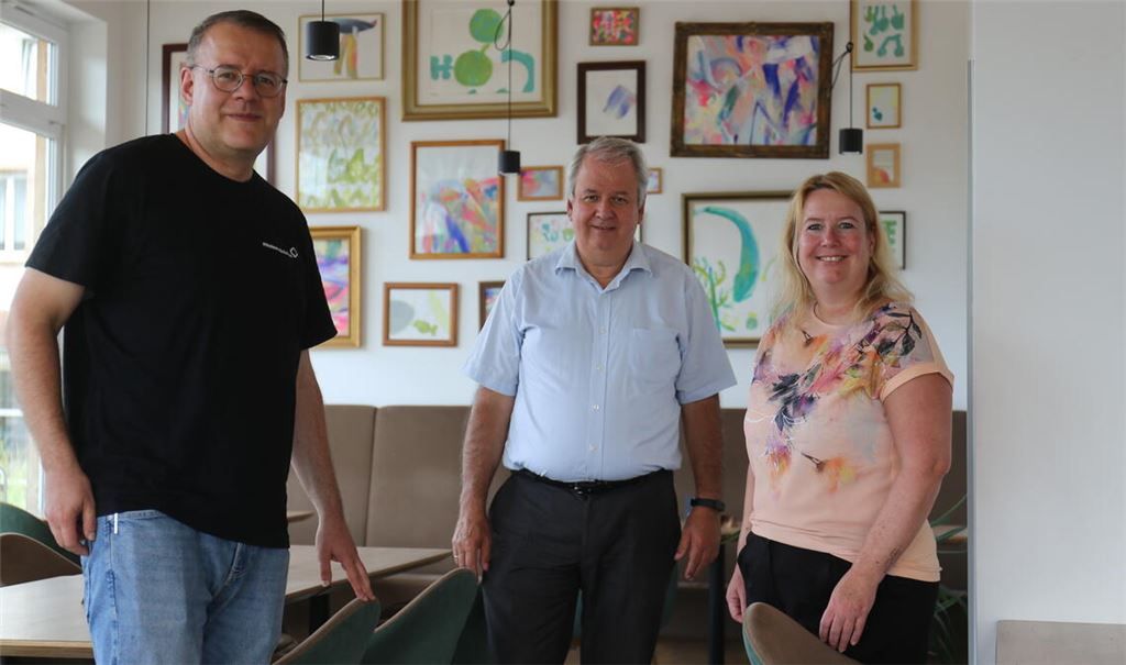 Serviceleiter Danny Weigel (li.) sowie das Geschäftsführungsteam Norbert Bogner und Maren Bieberich wollen gerne noch in einem Jahr und darüber hinaus Gastgeber im EssEnz inklusiv sein. Doch dafür müsste seitens der Stadt Mühlacker insbesondere an der Kostenschraube bei der Pacht gedreht werden – nach unten. Foto: Deeg