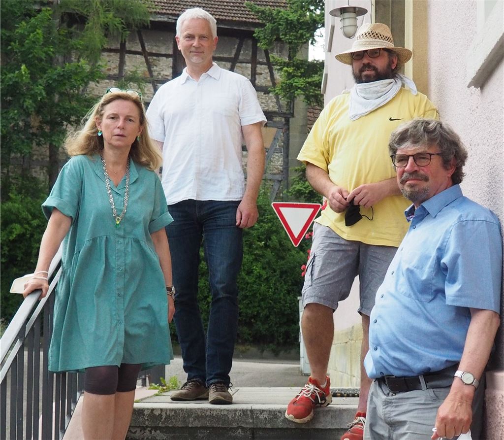 Setzen sich für mehr Klimaschutz in Vaihingen an der Enz ein (v.li.): Gemeinderätin Ingeborg Braun-Frederick, Roland Weikert, Gemeinderat Andreas Schuller und Dr. Bernhard Link. Foto: Müller