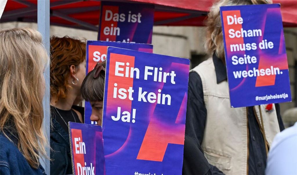 Sexuelle Handlungen sollten nach Vorstellungen von Bundesjustizministerin Hubig nur bei ausdrücklicher Zustimmung als einvernehmlich gelten - nach dem Prinzip "Nur Ja heißt Ja".