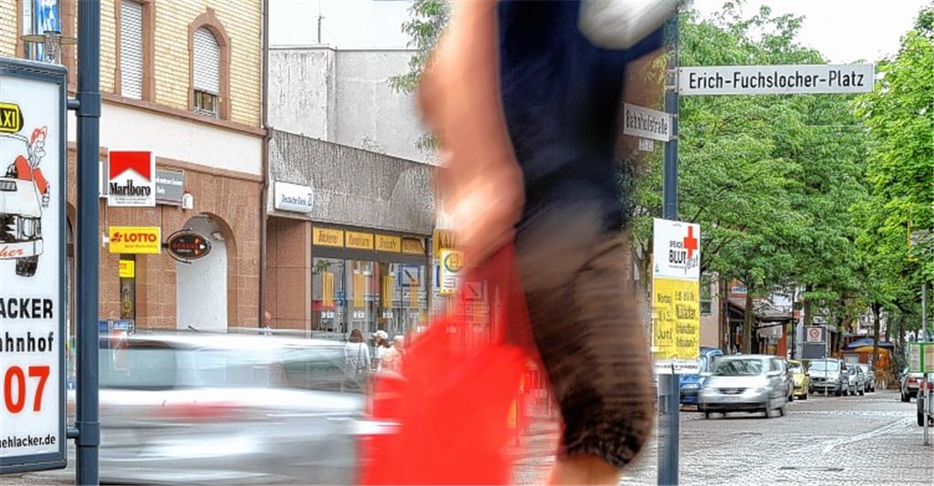 Shoppen in Mühlacker: In der Einkaufsmeile besteht Verbesserungsbedarf. Doch die Bahnhofstraße verfügt auch über einige Vorzeige-Geschäfte mit einladendem Charakter. Archivfoto: Fotomoment