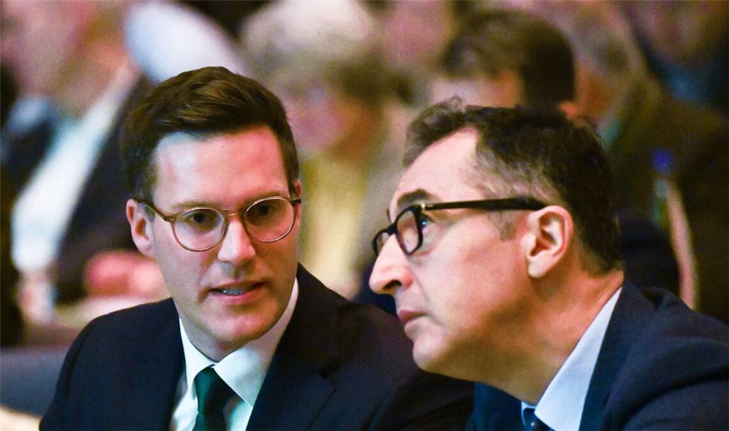 Sicher scheint nach den aktuellen Umfragen vor allem eines: Manuel Hagel und Cem Özdemir dürften nach der Wahl wohl eine Regierung bilden.