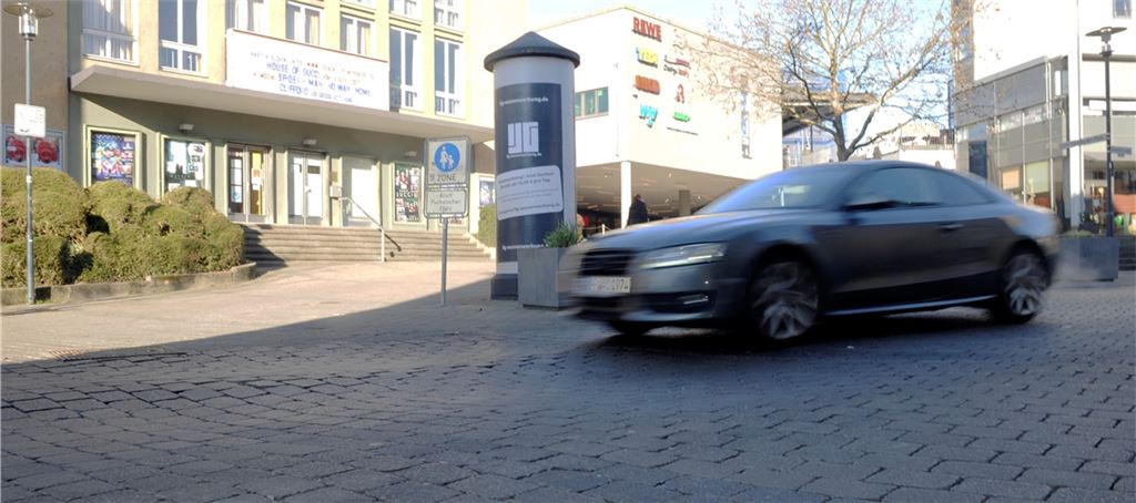 Sicherheit für Passanten: Auf der Fahrbahn wird eine Mittelinsel angelegt.Foto: Fotomoment