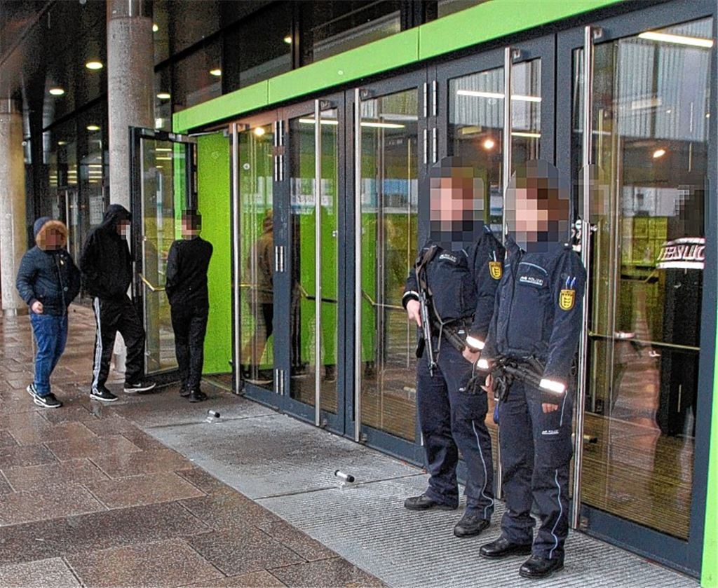 Unbekannter bedroht Schulen