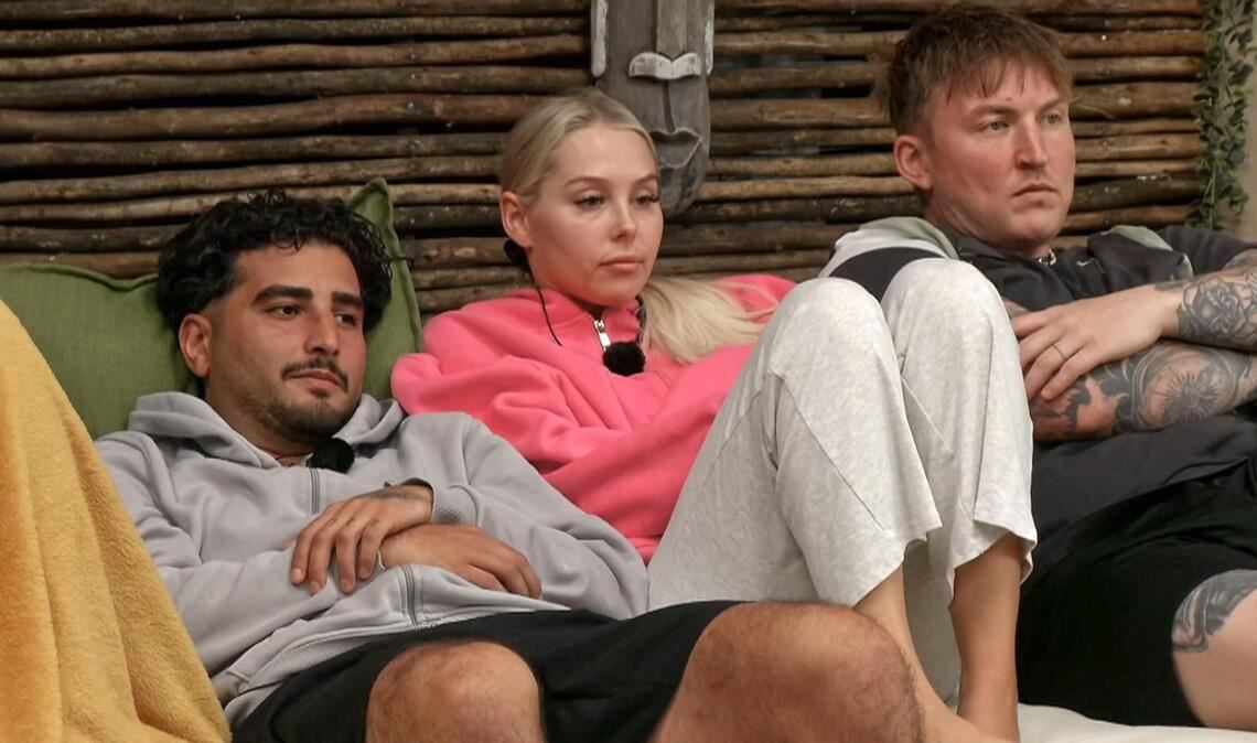 Wer ist raus in Folge 9? Sidar (l.), Jana und Jonny.