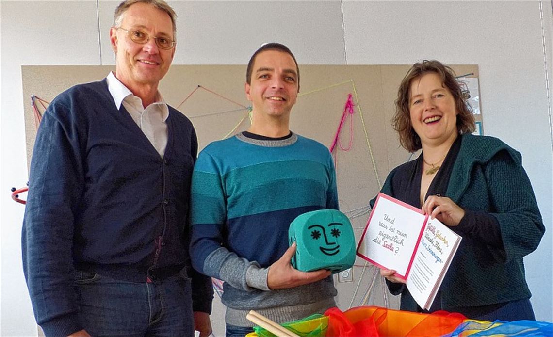 Sie begehen den zehnten Geburtstag der „Kiste“(v. li.): Thomas Gustorff, Ulrich Schierlinger und Doris Möller-Espe. Foto: Roth