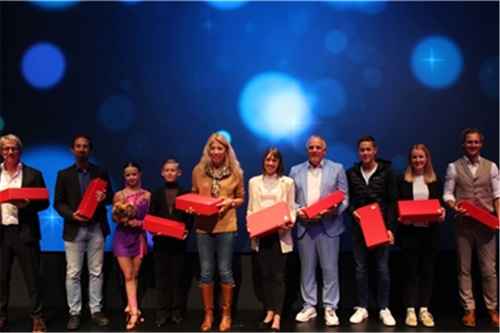 Sie bewegen sich und bringen mit ihren Initiativen andere in Bewegung: Sportler und Vertreter von Vereinen und Institutionen. Fotos: Gießler