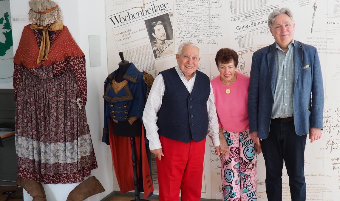 Sie freuen sich auf das Puccini-Festkonzert der Gottlob-Frick-Gesellschaft: Präsident Thomas Kleinheinz (re.) sowie Ehrenpräsident Hans A. Hey und Ingrid Hey. Foto: Müller
