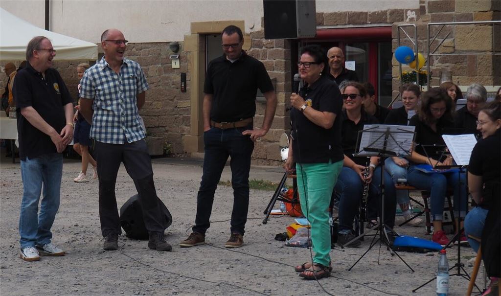 Sie freuen sich sichtlich über ein gelungenes Musikfest: Elsbeth Rommel (v. re.), Dr. Christoph Gutjahr, Klaus Riekert und Heiner Piepenbrock. Foto: Müller