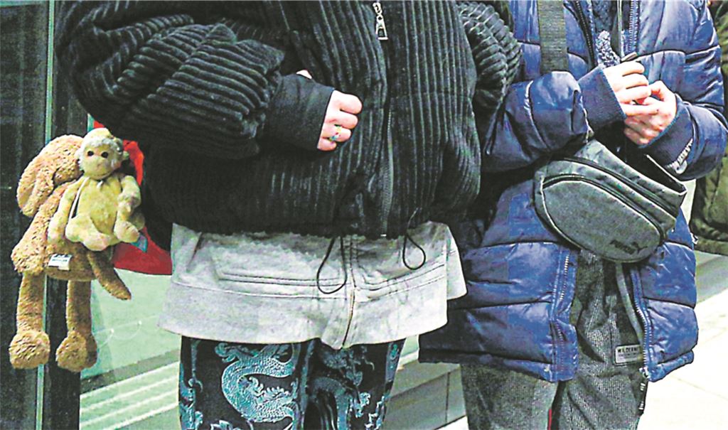 Sie haben meistens nur dabei, was sie selbst tragen können: Flüchtlinge aus der Ukraine – vorwiegend Frauen und Kinder – werden in den nächsten Wochen und Monaten viel Unterstützung benötigen. Die Regelungen dafür werden derzeit erarbeitet.Symbolfoto: Deeg