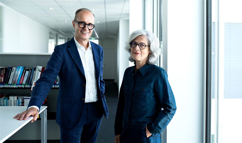Sie sind glühende Verfechter der „Ornamenta“ und Hauptsponsoren der „Schmutzigen Ecke“: Dr. Philipp Reisert und Birgitta Hafner, die Geschäftsführer der Firma C. Hafner aus Wimsheim. Foto: Christian Metzler