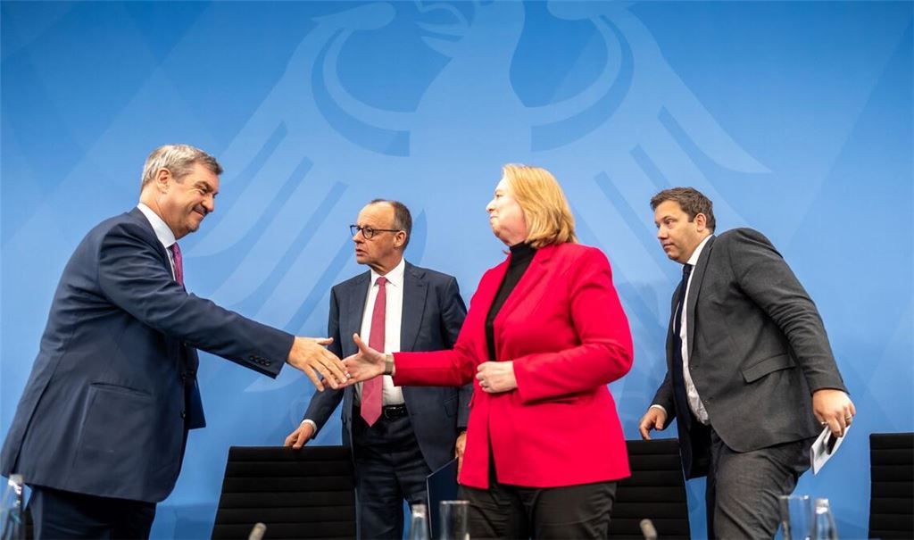 Sie sind sich einig – nur was haben die Bürger davon? Die Spitzen der Koalition: CSU-Chef Markus Söder, Kanzler Friedrich Merz, SPD-Chefin Bärbel Bas und Vizekanzler Lars Klingbeil (von links).