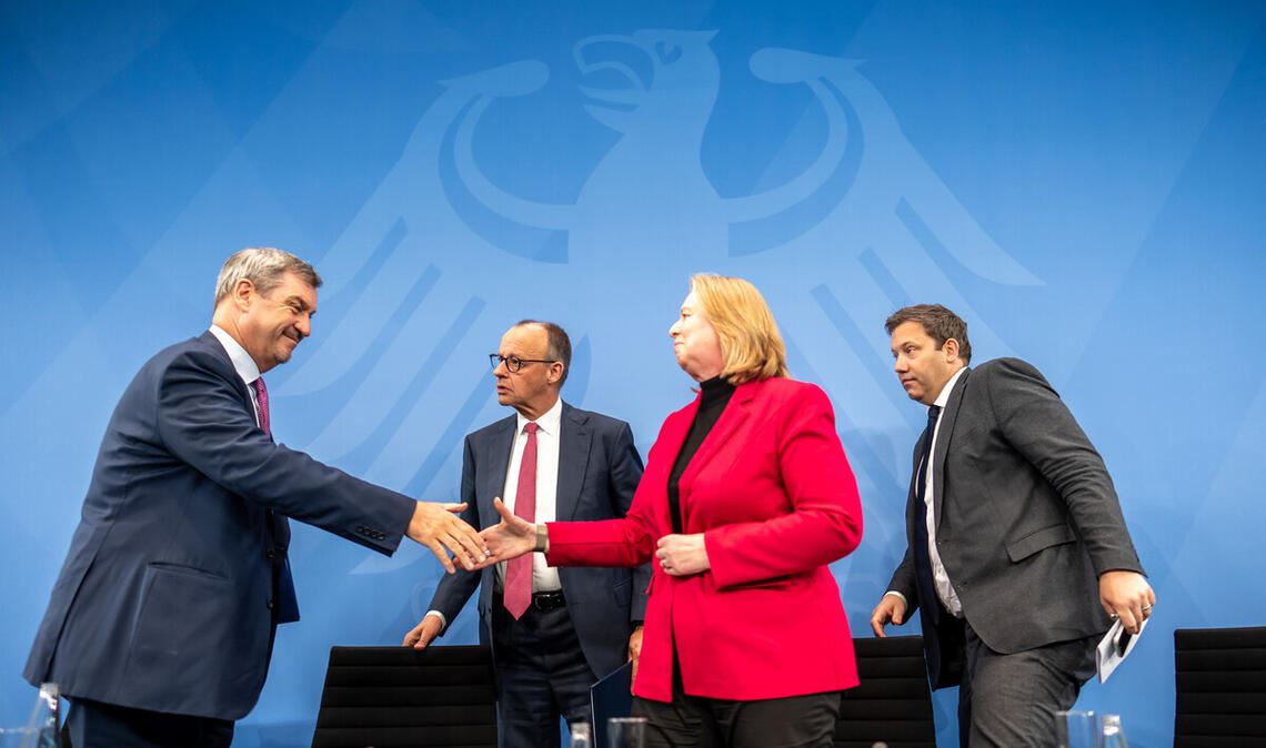 Sie sind sich einig – nur was haben die Bürger davon? Die Spitzen der Koalition: CSU-Chef Markus Söder, Kanzler Friedrich Merz, SPD-Chefin Bärbel Bas und Vizekanzler Lars Klingbeil (von links).