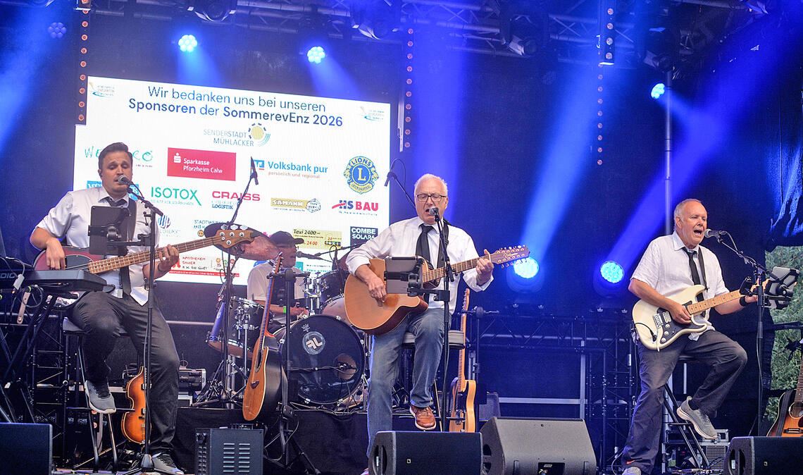 Sie spielen für das Leben und einmal mehr für das Publikum der „SommerevEnz“ in Mühlacker: „For Life“ eröffnen das zweiwöchige Festival an der stillen Enz. Fotos: Stahlfeld