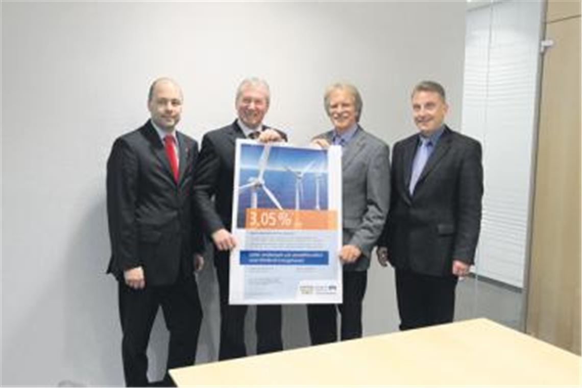 Sie stellen ihre Kooperation vor (v. li.): Ulf Lauche, Vorstand Fritz Schäfer (beide Volksbank Pforzheim) sowie Jürgen Meeh und Matthias Bosch (beide Stadtwerke Mühlacker).
Foto: Sadler