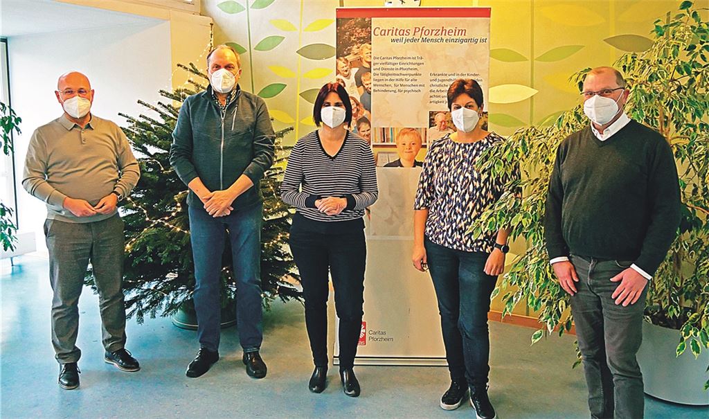 Sie suchen dringend neue Mitstreiter: Caritas-Chef Frank Johannes Lemke (v. li.), Thomas Vogel (Betreuungsverein), die ehrenamtlichen Betreuerinnen Ilka Proß und Meike Hengst sowie Christoph Schubert (Betreuungsverein). Foto: Friedrich