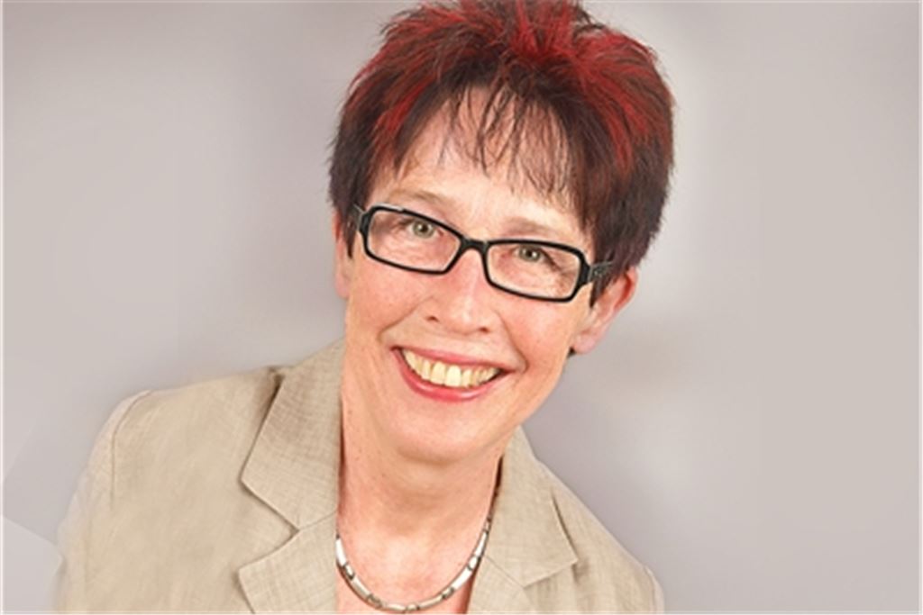 „Sie war hochbegabt, und keiner hat es wahrgenommen“, sagt Waltraud Piechatzek, Vorsitzende des Vereins Kunst und Kultur, über die Dichterin Regine Merkle. 