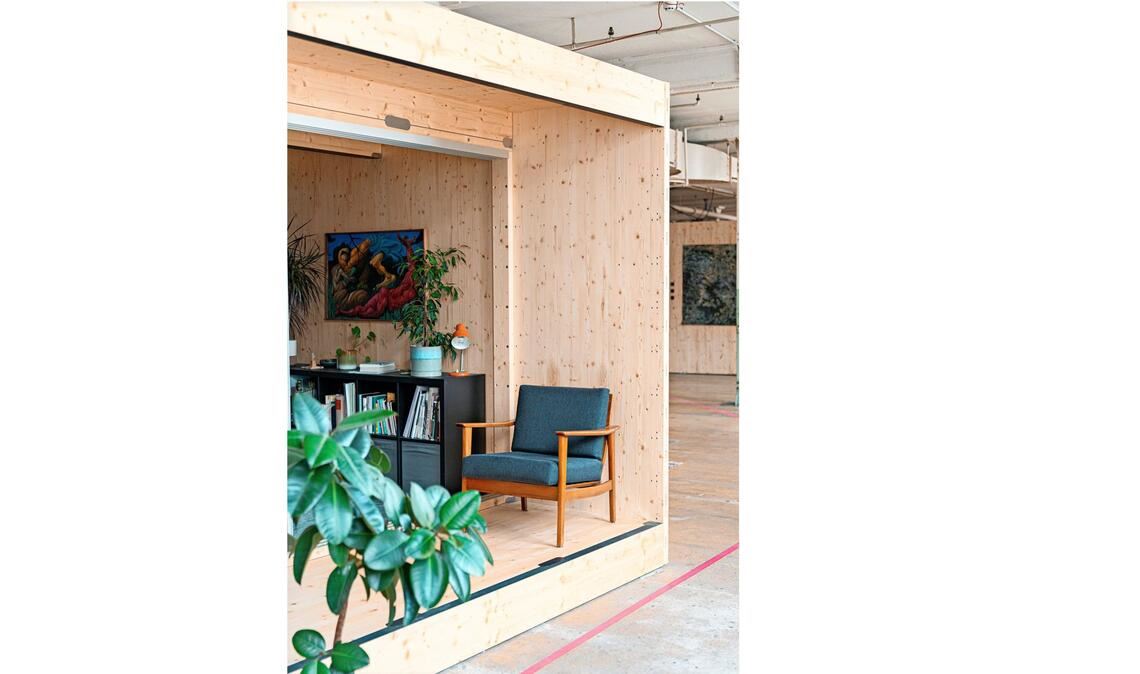 Sieben Hauptpreise wurden bei „Max40“ vergeben. Einer ging an  ADAPTER e.V. aus Stuttgart – Christiana Weiß, Paul Vogt, Elif Kälberer  – für „Pionierwohnen im Neckarspinnerei Quartier (NQ)“ in  Wendlingen am Neckar.