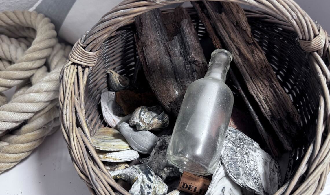 Sieben Jahre lag eine auf Sylt gefundene Flaschenpost nicht entziffert bei ihren Findern. Jetzt wurde auch mit Hilfe einer Künstlichen Intelligenz entschlüsselt, wo der Brief ins Meer geworfen wurde.