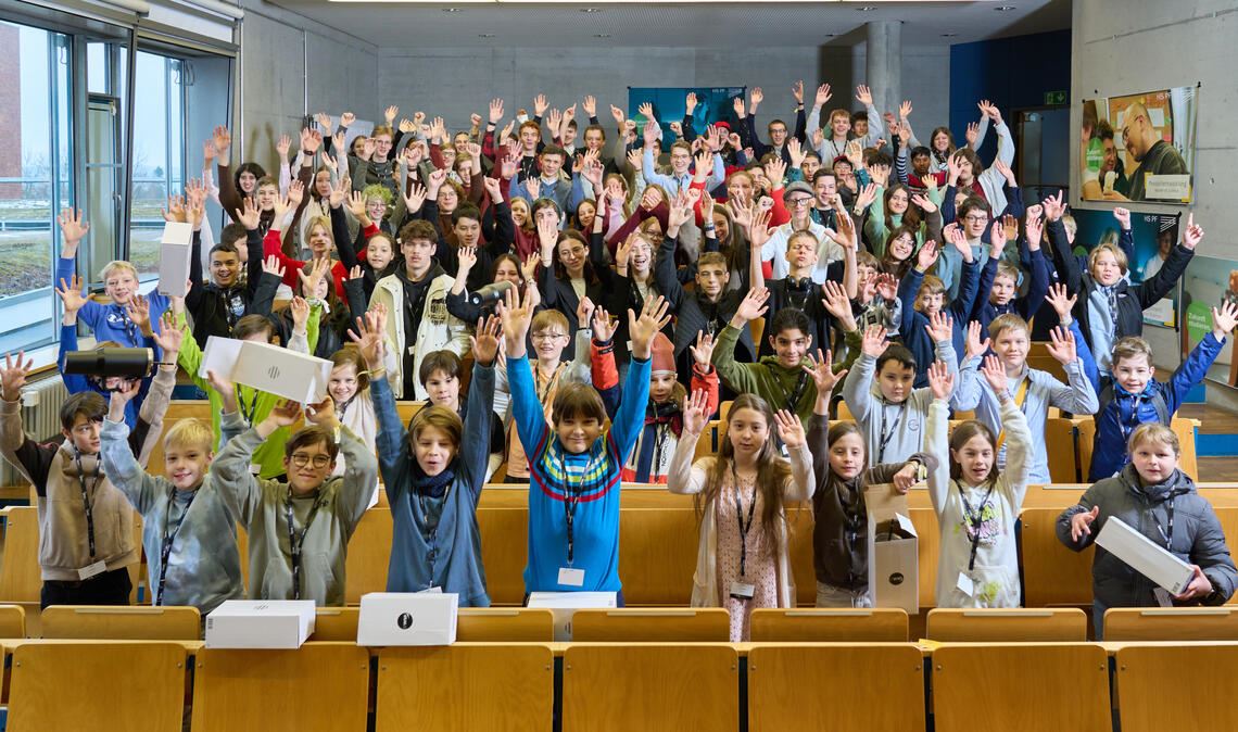 Siegerehrung: die jungen Teilnehmerinnen und Teilnehmer am Regionalwettbewerb „Jugend forscht“. Foto: © Markus Born