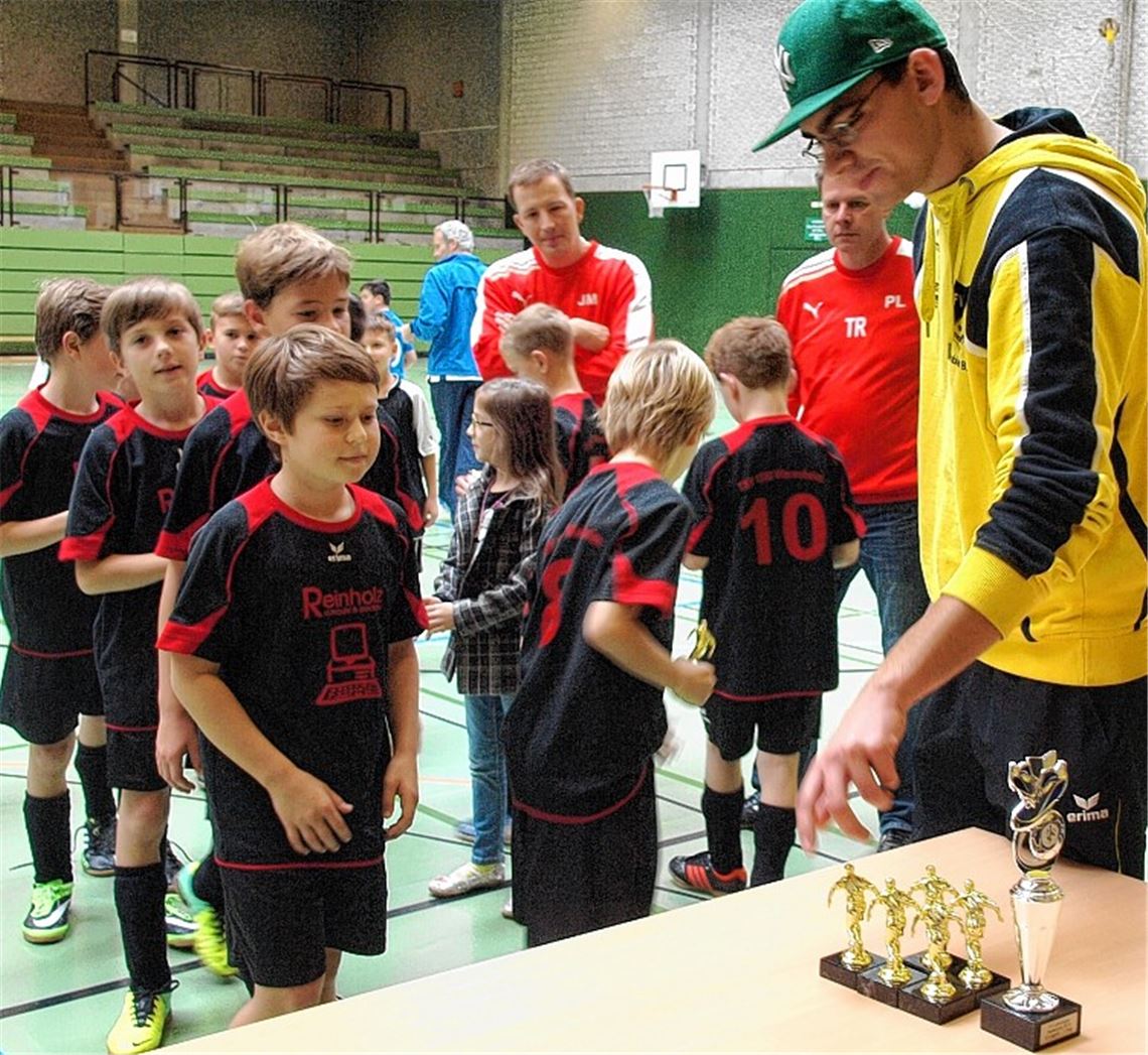 Siegerehrung für die E1-Jugend des TSV Wiernsheim. Foto: Appich