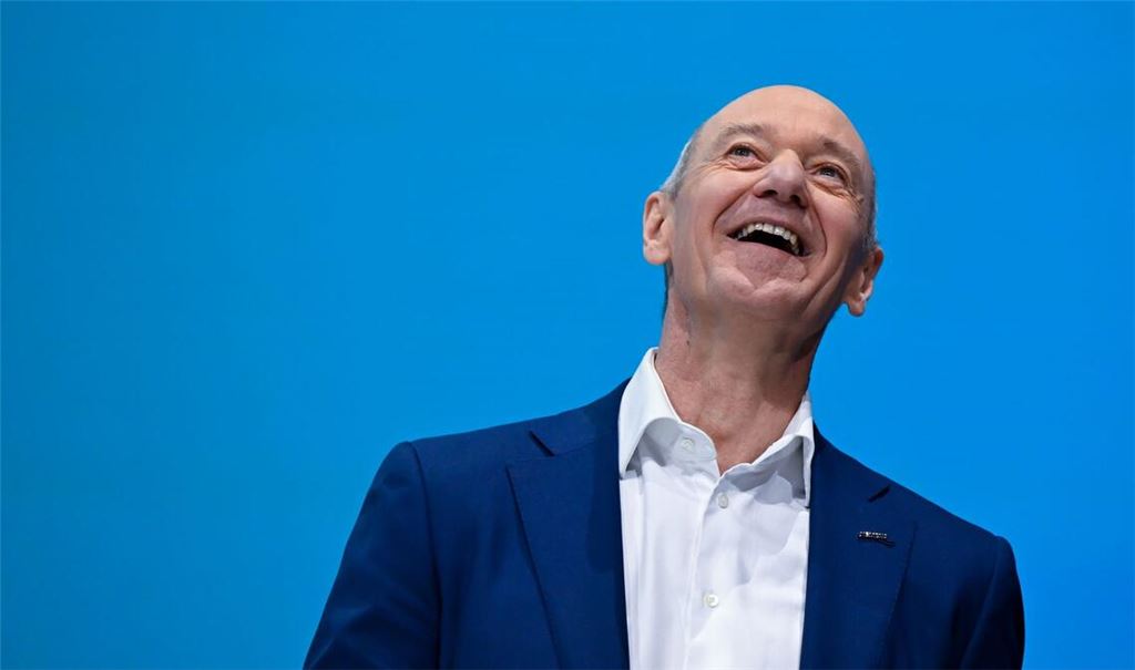 Siemens-Chef Roland Busch hat Grund zur Freude: Geschäftszahlen und Aktienkurs entwickeln sich gut.