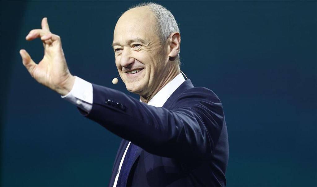 Siemens-Chef Roland Busch kann sich über robuste Zahlen freuen. (Archivbild)