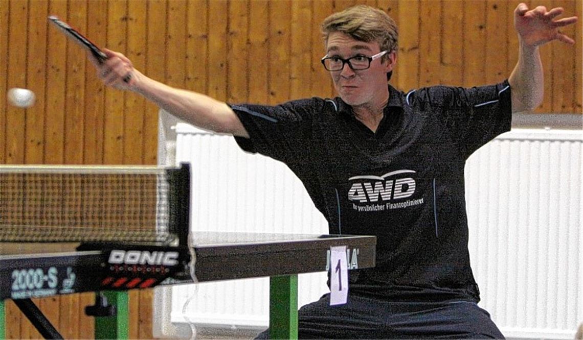 Silas Stiehl vom SV Illingen sucht mit Schmetterschlägen den Erfolg und gesteht anschließend selbstkritisch: „Ich hätte gefühlvoller spielen müssen.“ Fotos: Eigner