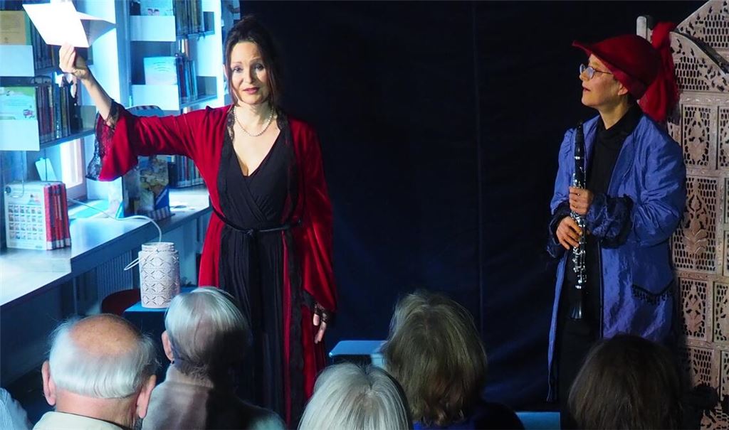 Silke Karl (li.) und Ute Münch bringen Facetten der Sehnsucht auf die Bühne. Foto: Müller