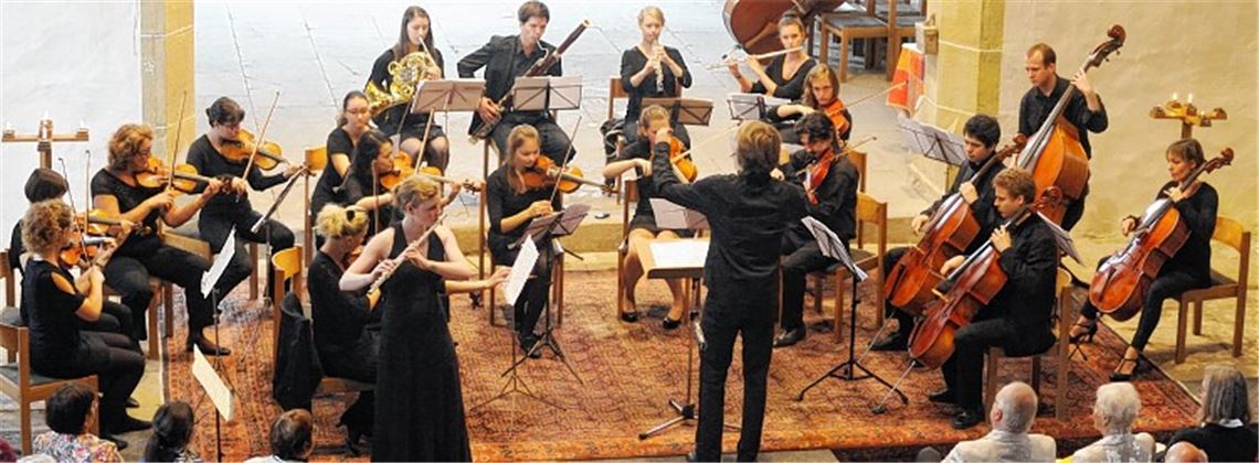 Simon Wallinger beweist am Dirigentenpult, dass er erfolgreich in die Fußstapfen seines Vaters Peter Wallinger getreten ist.