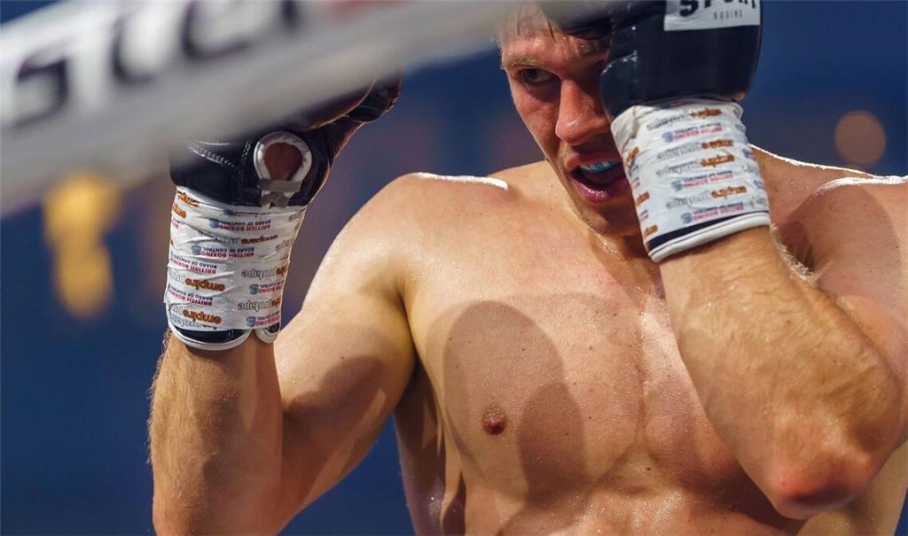 Simon Zachenhuber muss die erste Niederlage seiner Karriere verkraften.