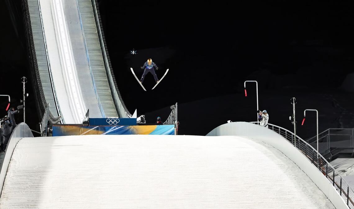 Skispringer Philipp Raimund überragte mit dem Olympiasieg.