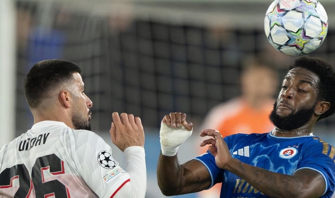 Slovan-Verteidiger Sandro Cruz sorgte mit einem Eigentor für das 2:0 des VfB Stuttgart.