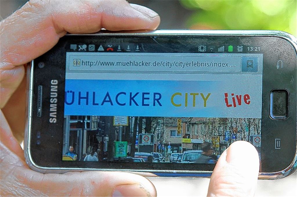 Smartphone-Nutzer sollen in Mühlacker bald gratis im Internet surfen können. Archivfoto: Kollros