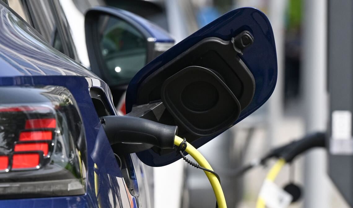 So beantragen Sie die E-Auto-Förderung online.