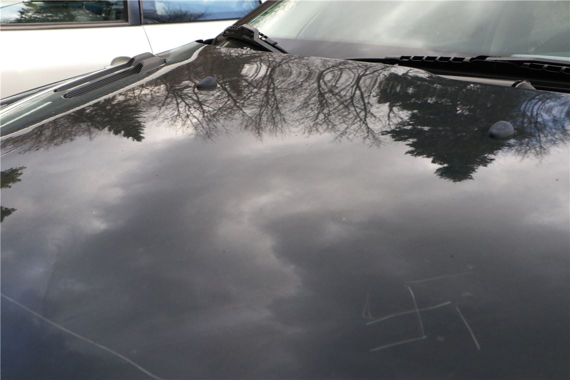 910_0008_127328_ram_Auto_zerkratzt