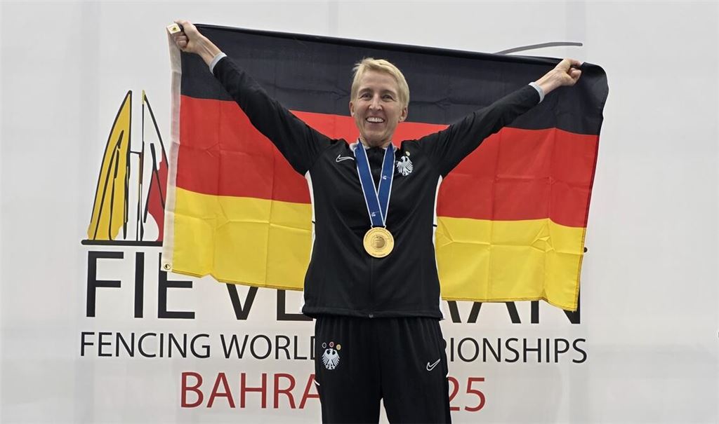 So freut sich eine zweifache Weltmeisterin. Carolin Marheineke holt im Degen der Altersklasse Vet-60 den Titel. Fotos: privat