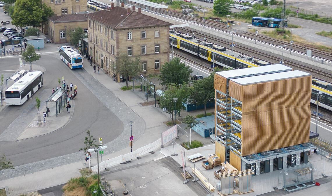 Mühlacker Fahrradparkhaus ab Mitte Juli in Betrieb So gut wie fertig: Das Mühlacker Fahrradparkhaus in direkter Nähe zu den Gleisen und zum Busbahnhof. Foto: Fotomoment