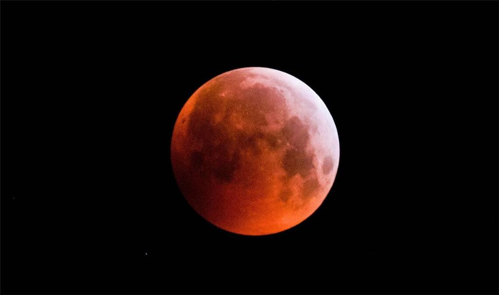 So majestätisch schön ist ein Blutmond anzusehen – aber am 3. März 2026 leider nicht bei uns.