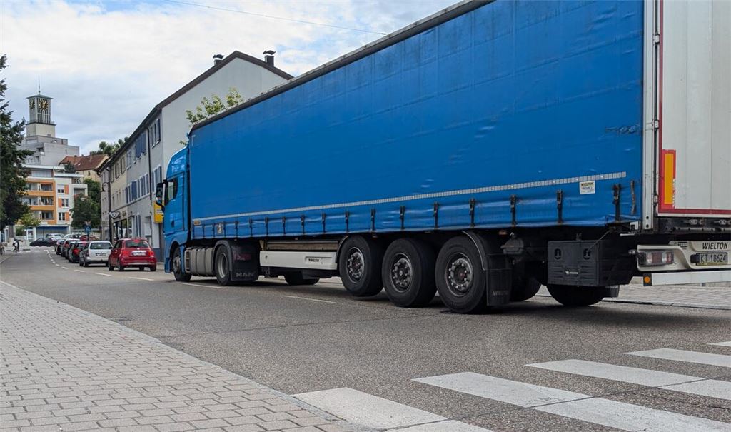 So mancher Lkw verirrt sich in die ohnehin schon volle Goethestraße. Foto: Steigleder