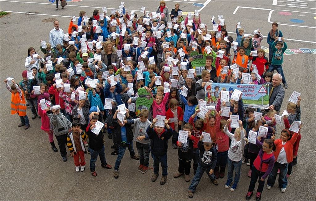 So sehen Sieger aus: Die Zu-Fuß-zur-Schule-Aktion wird ein voller Erfolg.