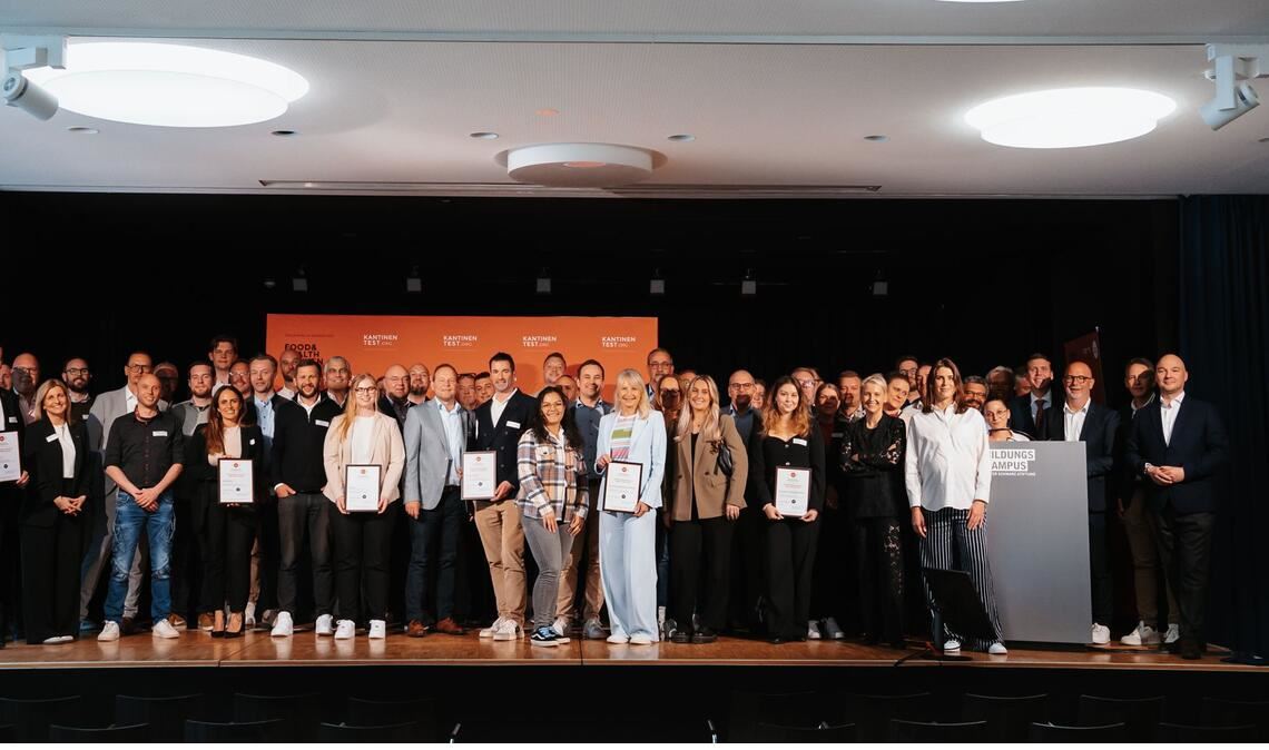 So sehen Siegerinnen und Sieger aus: Die Betreiber der besten Kantinen aus Baden-Württemberg.